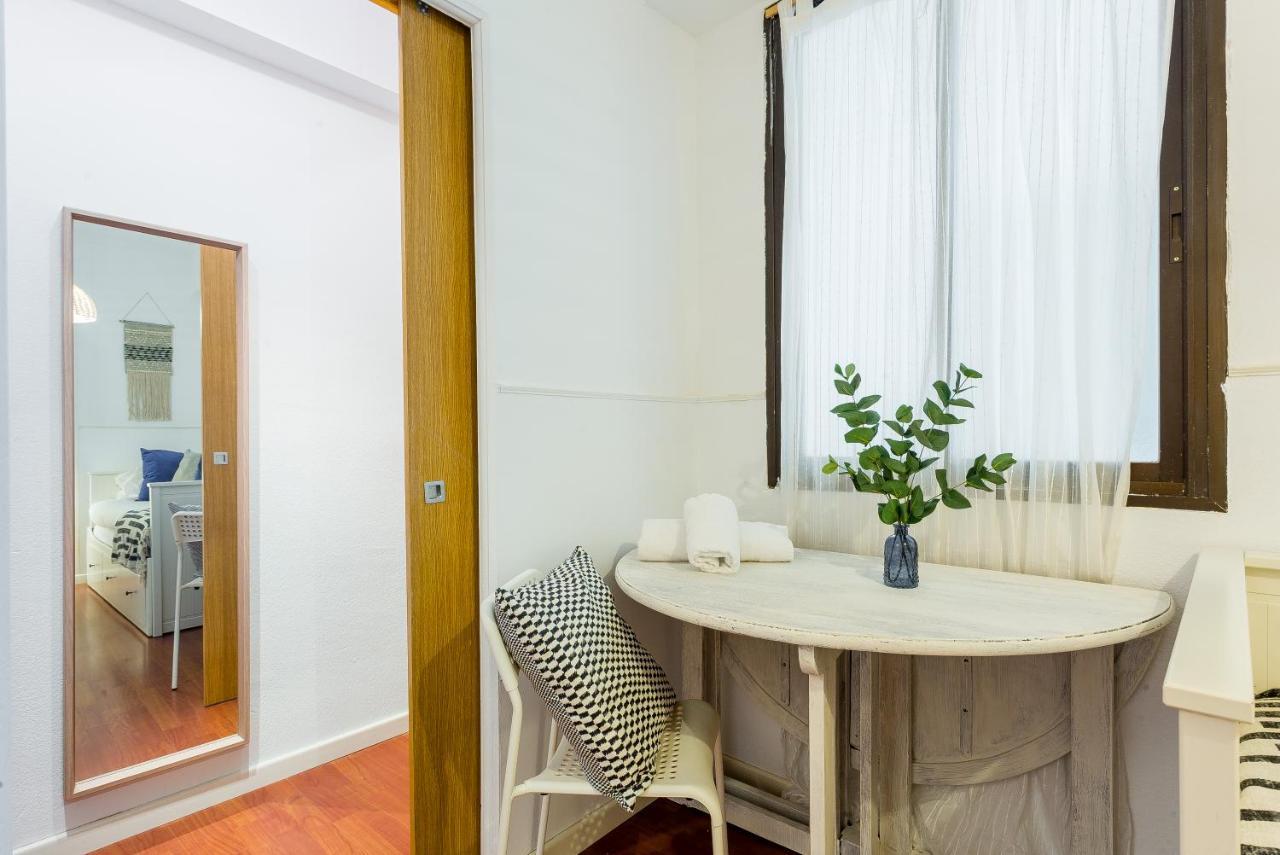 Lodging Apartments Illa Diagonal Barcelona Bagian luar foto