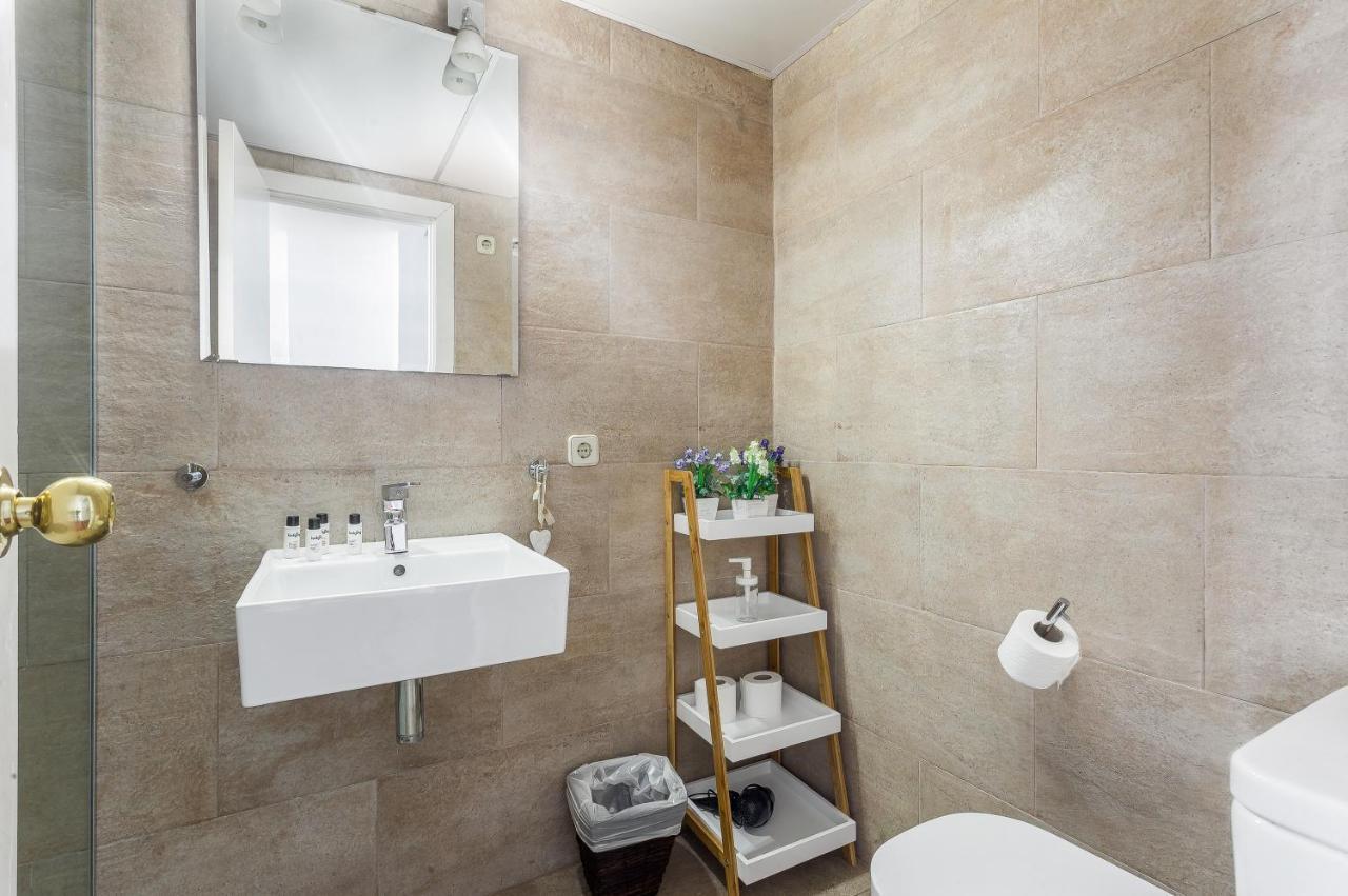 Lodging Apartments Illa Diagonal Barcelona Bagian luar foto