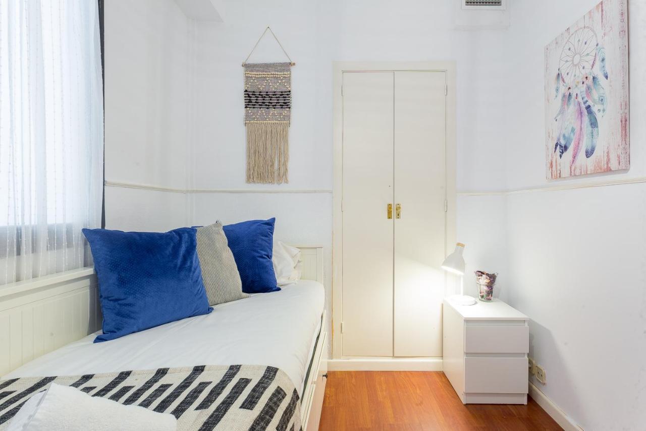 Lodging Apartments Illa Diagonal Barcelona Bagian luar foto